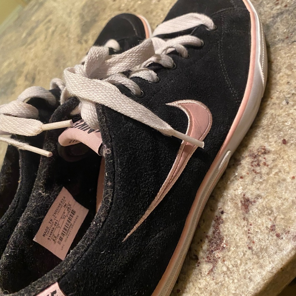 Nike Women's Black and Pink Suede Sneakers